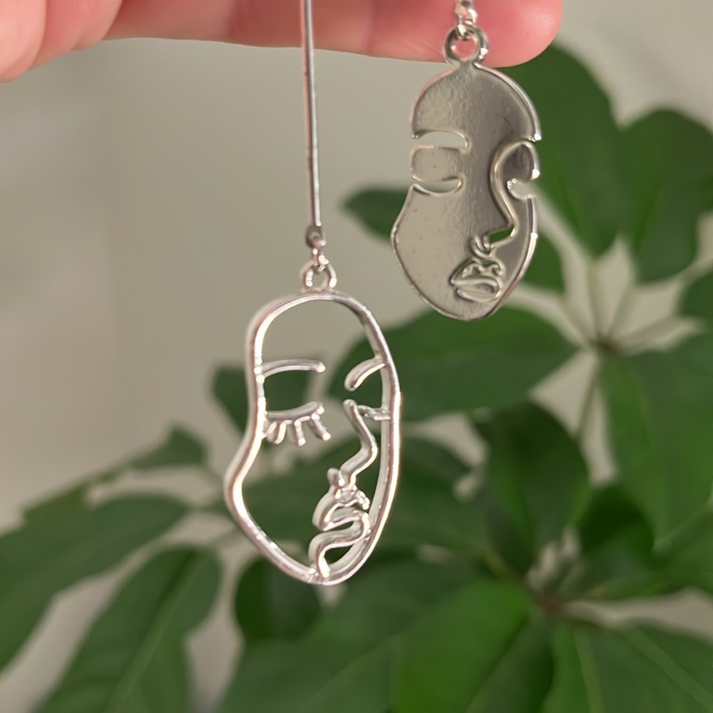 Artistic face asymmetrical earrings